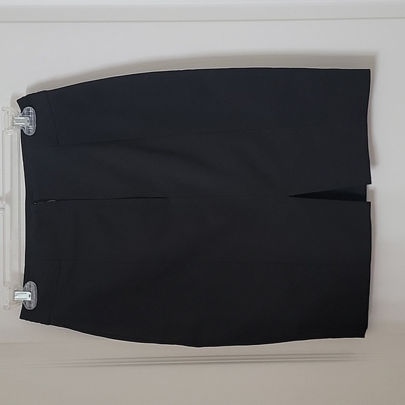 H&M, Black Size 6 Pencil Skirt. Embroidered Line Waistband Accent. EUC - Picture 3 of 11